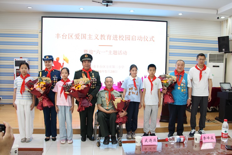 1780394394796010.jpg 活动合影2(学生).JPG