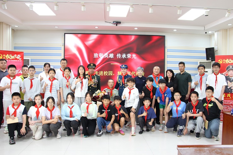 1780394463469192.jpg 活动合影3(学生).JPG