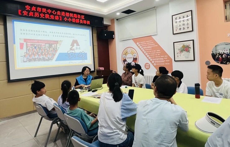 讲解员.jpg