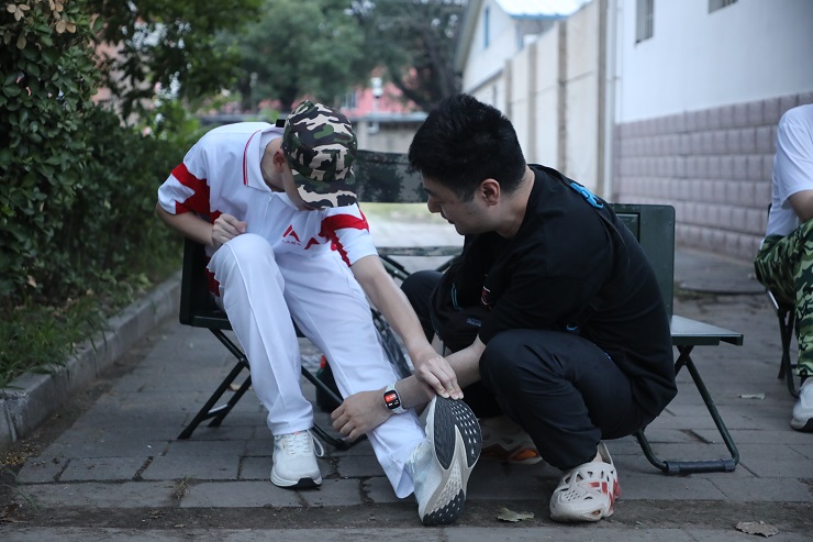 1787743147563876.jpg 班主任与学生.JPG