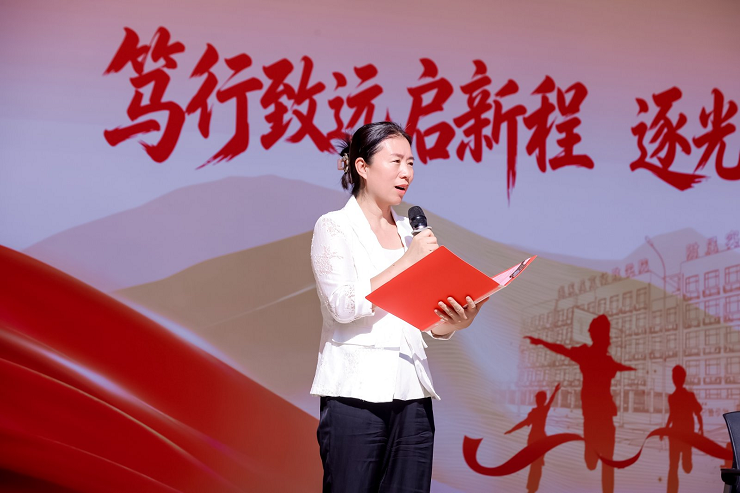 校长插图.png