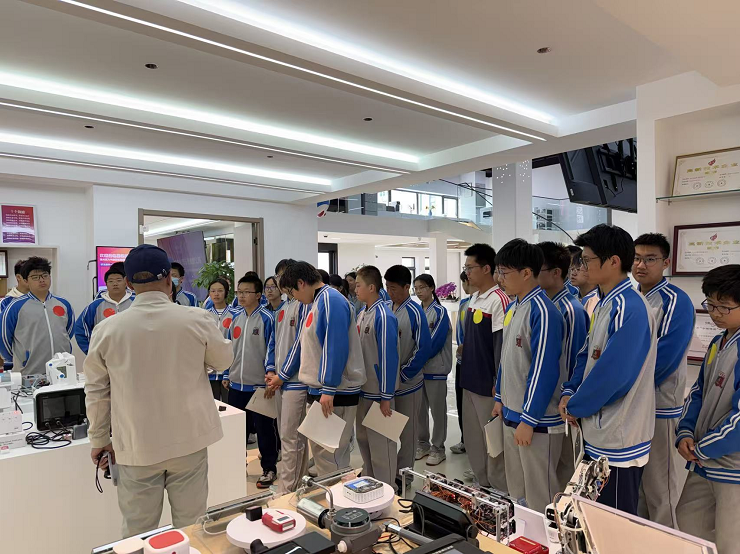 学生走进企业改.png