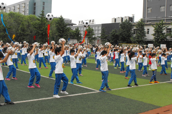 南湖东园小学足球文化遍地开花