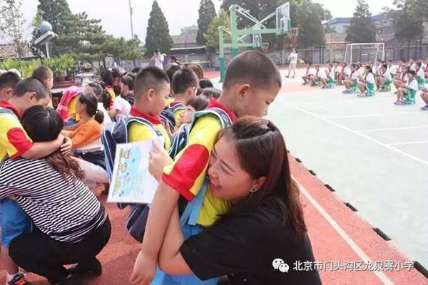 龙泉雾小学：家长、学生分享家教家风故事